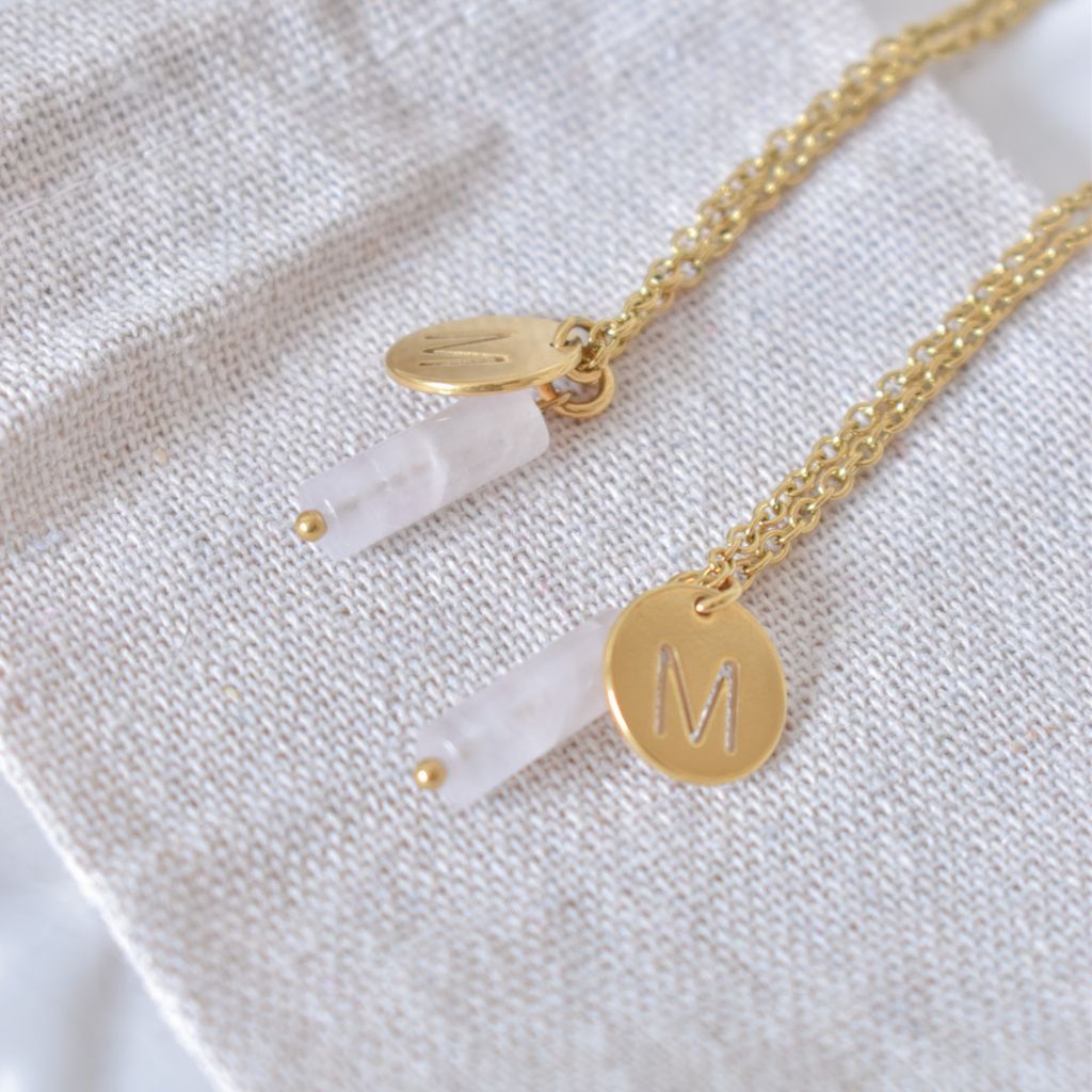 Collar Nurya | Inicial personalizable con Cuarzo Rosa o Lapislázuli