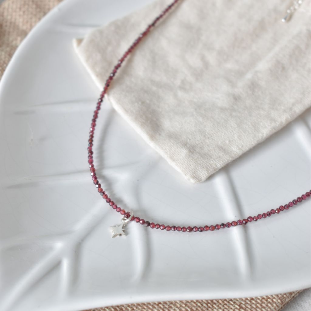 Gargantilla Vega | Amuleto de recuerdo y protección