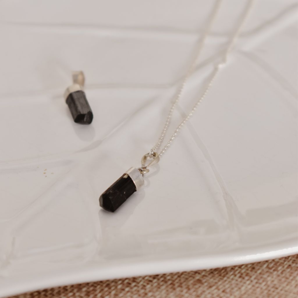 Collar Nahir | Turmalina Negra en Bruto – Protección y fuerza