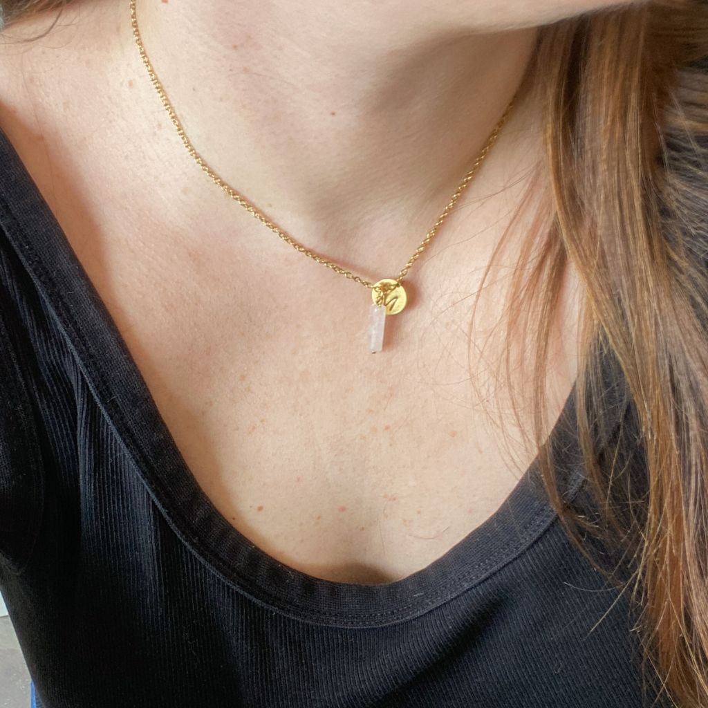 Collar Nurya | Inicial personalizable con Cuarzo Rosa o Lapislázuli