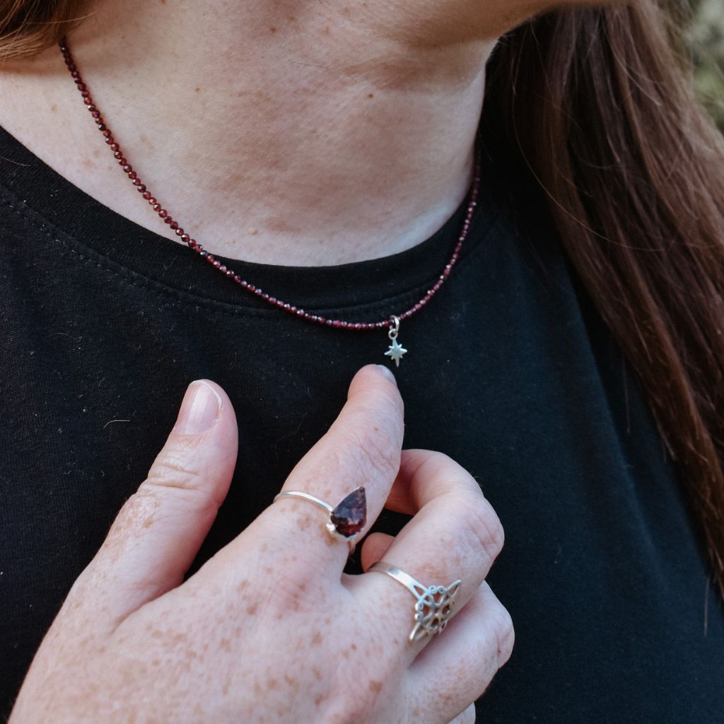 Pack Vega | Gargantilla y anillo de granate | Protección y recuerdo
